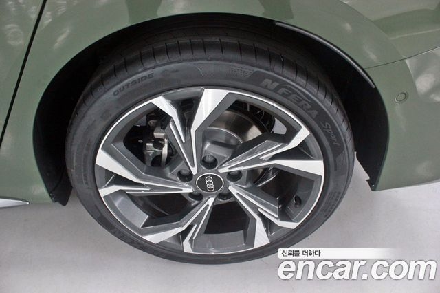 Audi A3 40 TFSI Premium - фото 4
