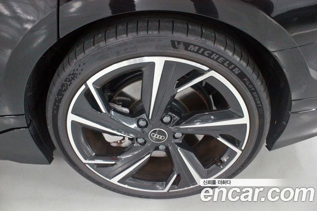 Audi A6 e-Tron Performance S line - фото 4