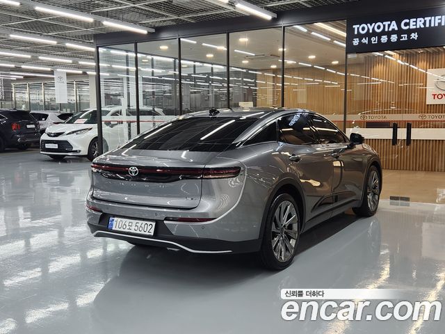 Toyota Crown Crossover 2.5 4WD Hybrid - фото 1