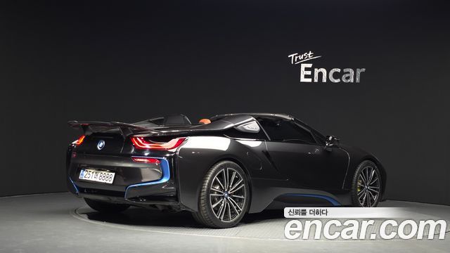 BMW i8 Roadster - фото 1