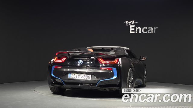BMW i8 Roadster - фото 3
