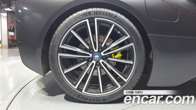 BMW i8 Roadster - фото 4