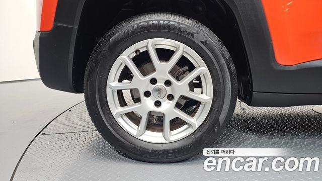 Jeep Renegade 2.4 Limited - фото 4