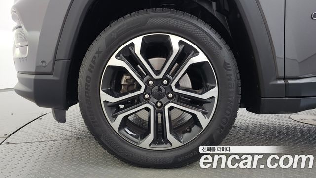Jeep Compass 2-го поколения 2.4 limited 2WD - фото 4