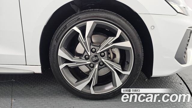 Audi A3 40 TFSI Premium - фото 4