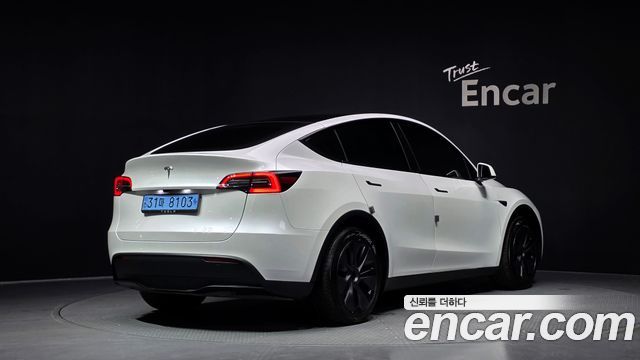Tesla Model Y RWD - фото 1