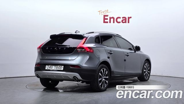 Volvo V40 Cross Country D3 - фото 1