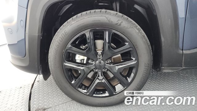 Jeep Renegade 1.3 Limited - фото 4