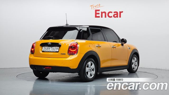 Mini Cooper 5Door Standard 3rd - фото 1
