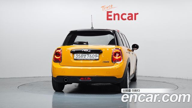 Mini Cooper 5Door Standard 3rd - фото 3