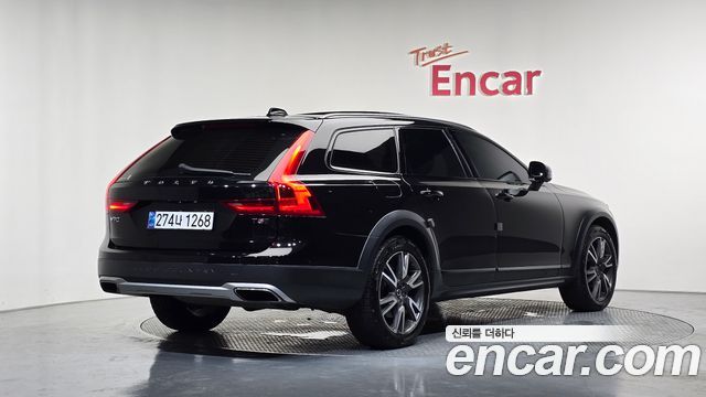 Volvo V90 Cross Country T5 Pro AWD - фото 1