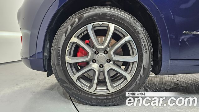 Maserati Levante 3.0 AWD GranLusso - фото 3