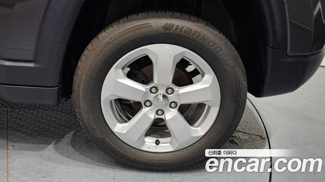 Jeep Compass 2-го поколения 2.4 Longitude AWD - фото 4