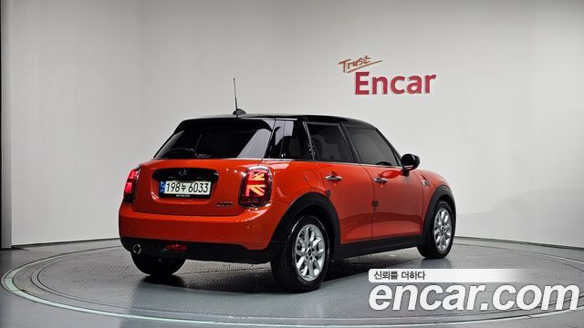 Mini Cooper 5Door HIGH 3rd - фото 1