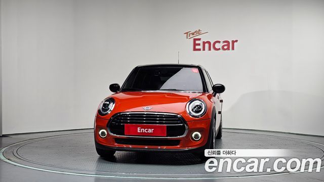 Mini Cooper 5Door HIGH 3rd - фото 2