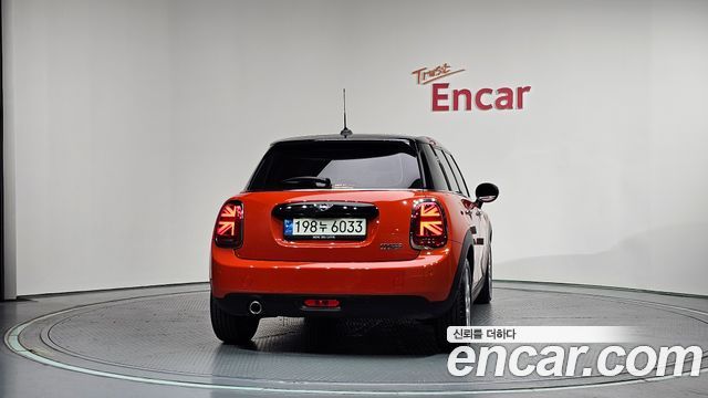 Mini Cooper 5Door HIGH 3rd - фото 3