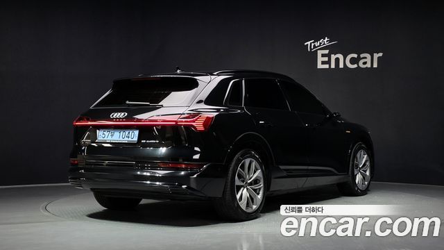 Audi e-Tron 55 Quattro - фото 1
