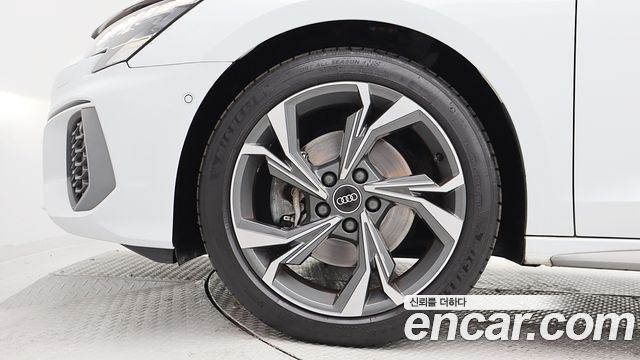 Audi A3 40 TFSI Premium 8V - фото 4