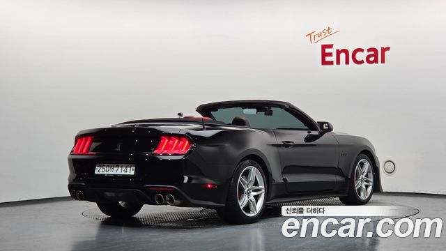 Ford Mustang GT Convertible - фото 1
