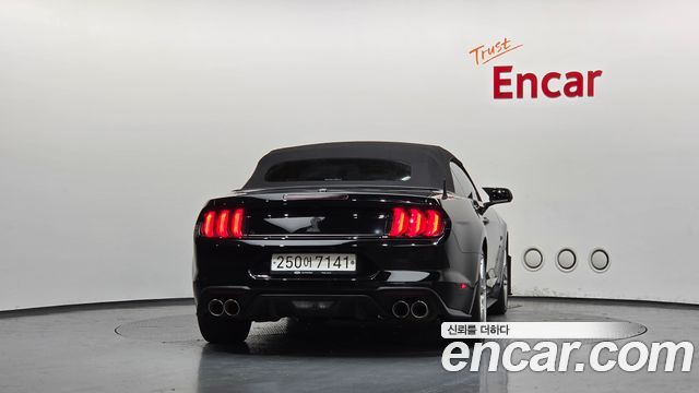 Ford Mustang GT Convertible - фото 3