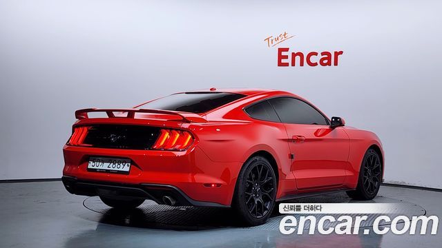 Ford Mustang Coupe - фото 1