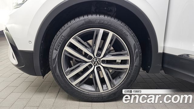 Volkswagen Tiguan Allspace 2.0 TSI Prestige - фото 4