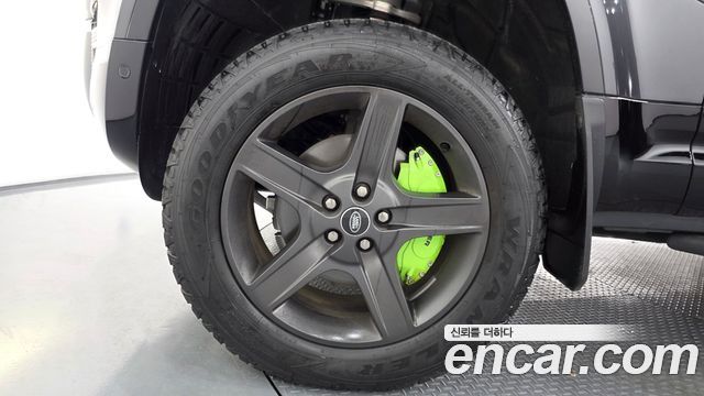 Land Rover Defender L663 110 D250 X-Dynamic SE - фото 4