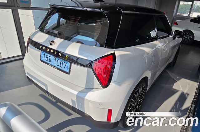 Mini Cooper Electric 4-го поколения SE Favoured - фото 3