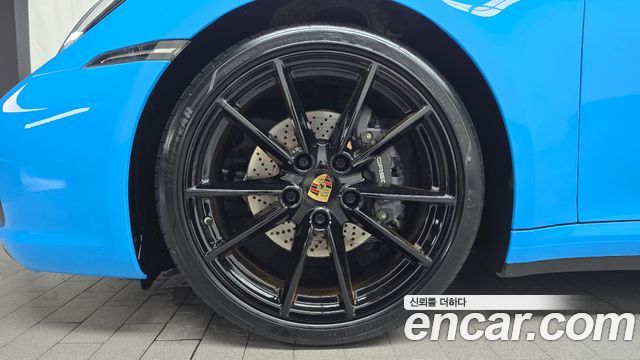 Porsche 911 Carrera 4 - фото 4