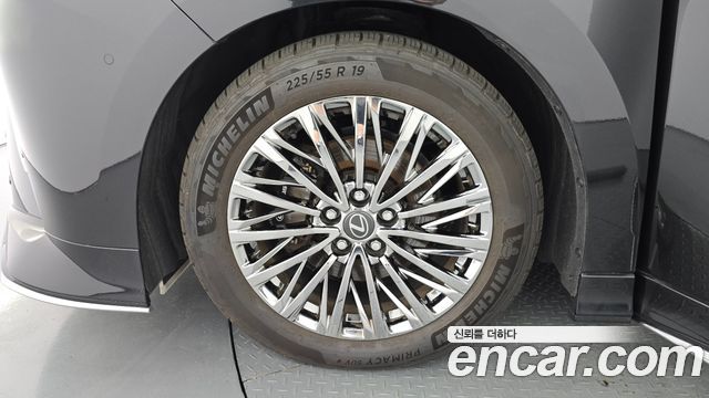 Lexus LM 2-го поколения 500h Royal - фото 4