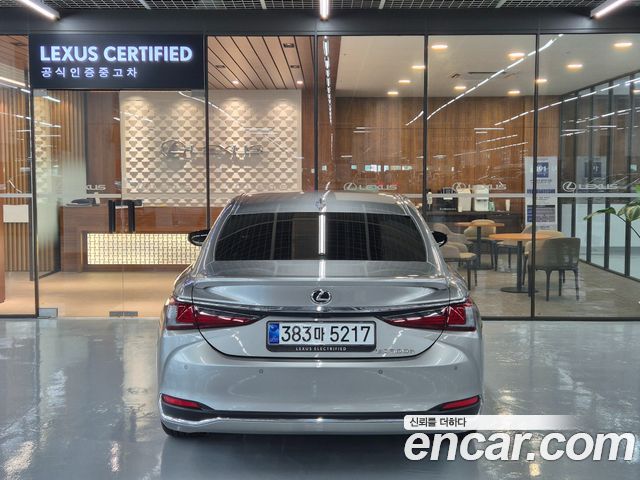 Lexus ES 300h 7-го поколения Executive - фото 3
