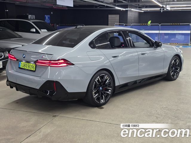 BMW i5 G60 M60 xDrive - фото 1