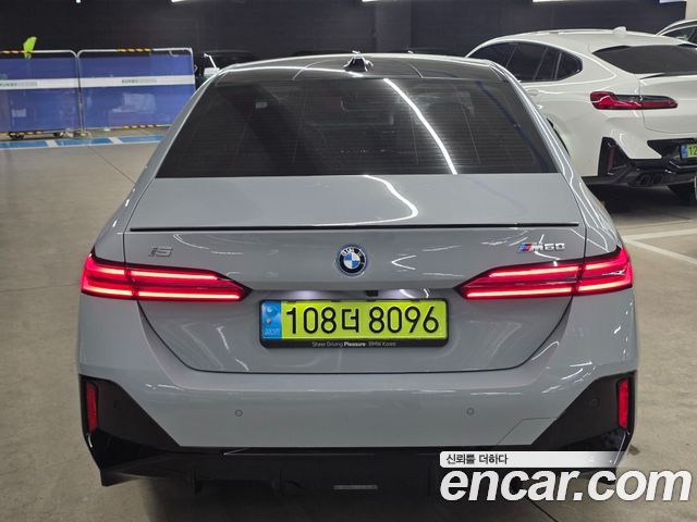 BMW i5 G60 M60 xDrive - фото 3