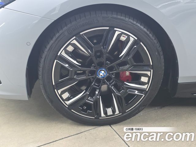 BMW i5 G60 M60 xDrive - фото 4