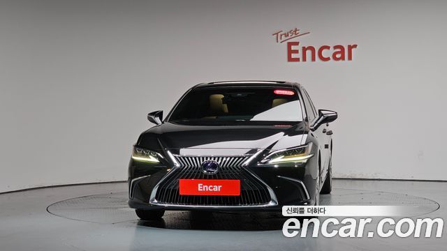 Lexus ES 300h 7-го поколения Executive - фото 1
