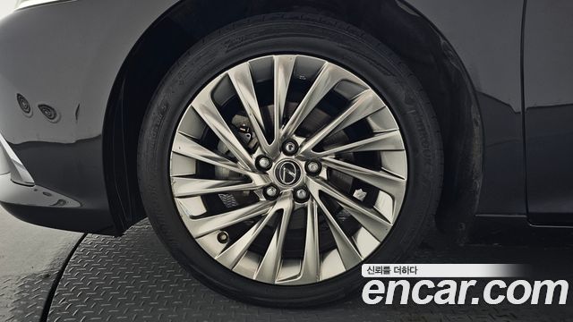 Lexus ES 300h 7-го поколения Executive - фото 3