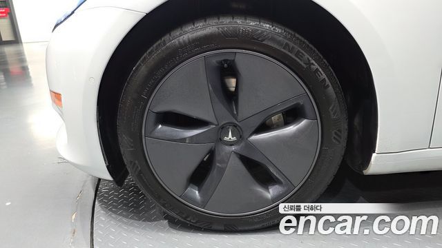 Tesla Model 3 Standard Range Plue RWD - фото 4