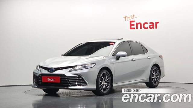 Toyota Camry XV70 2.5 XLE Hybrid - фото 0