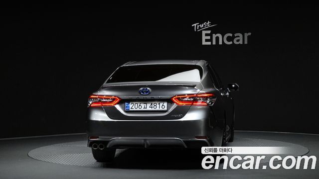 Toyota Camry XV70 2.5 XSE Hybrid - фото 3