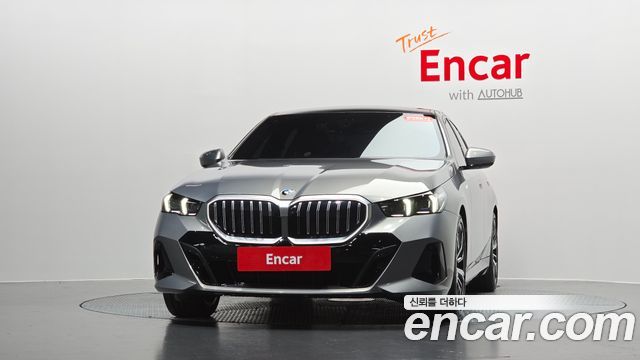 BMW 5 Series G60 530i xDrive M Sport - фото 1