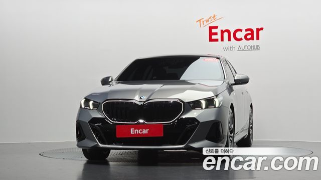 BMW 5 Series G60 520i M Sport - фото 1
