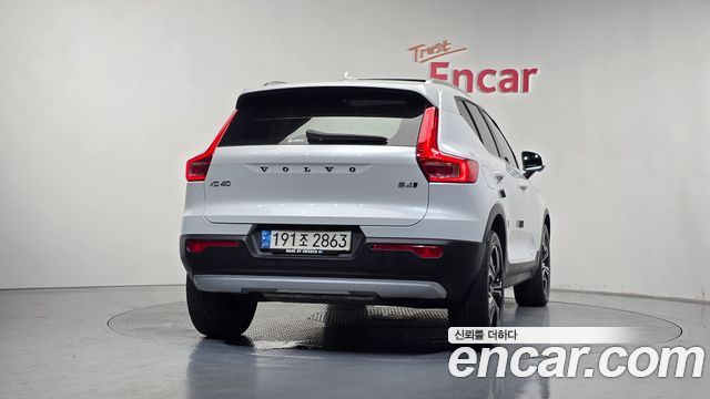 Volvo XC40 B4 Inscription - фото 3