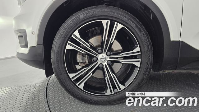 Volvo XC40 B4 Inscription - фото 4