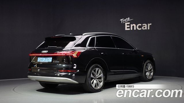 Audi e-Tron 55 Quattro - фото 1