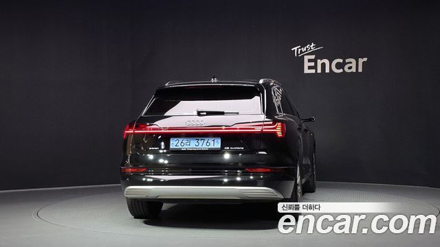 Audi e-Tron 55 Quattro - фото 3
