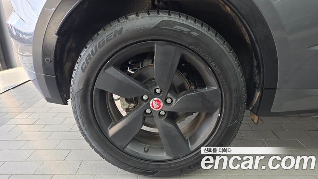 Jaguar E-PACE R250 R-Dynamic SE - фото 4