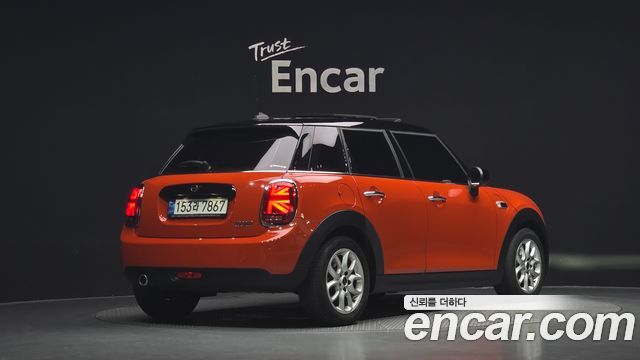 Mini Cooper 5Door HIGH 3rd - фото 1