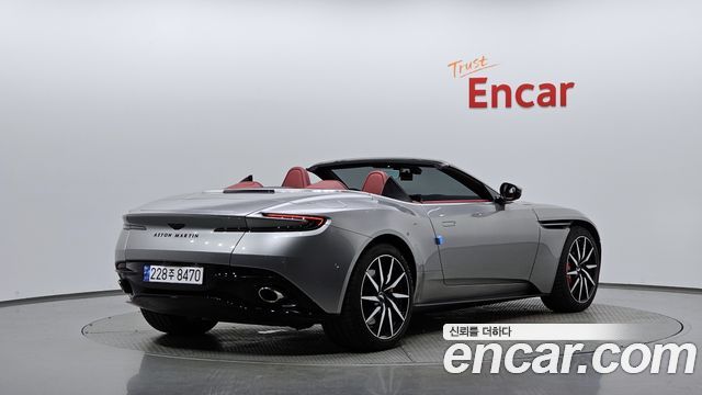 Aston Martin DB11 4.0 V8 Volante - фото 1