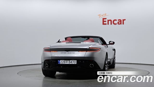 Aston Martin DB11 4.0 V8 Volante - фото 3
