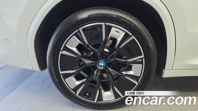 BMW iX3 M Sports - фото 4